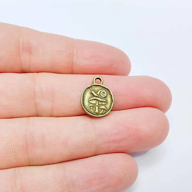 4 Mushroom and Snail Round Charm Pendant, Double Sided Nature, Antique Bronze Plated, 16x13mm, G38121 Bilal