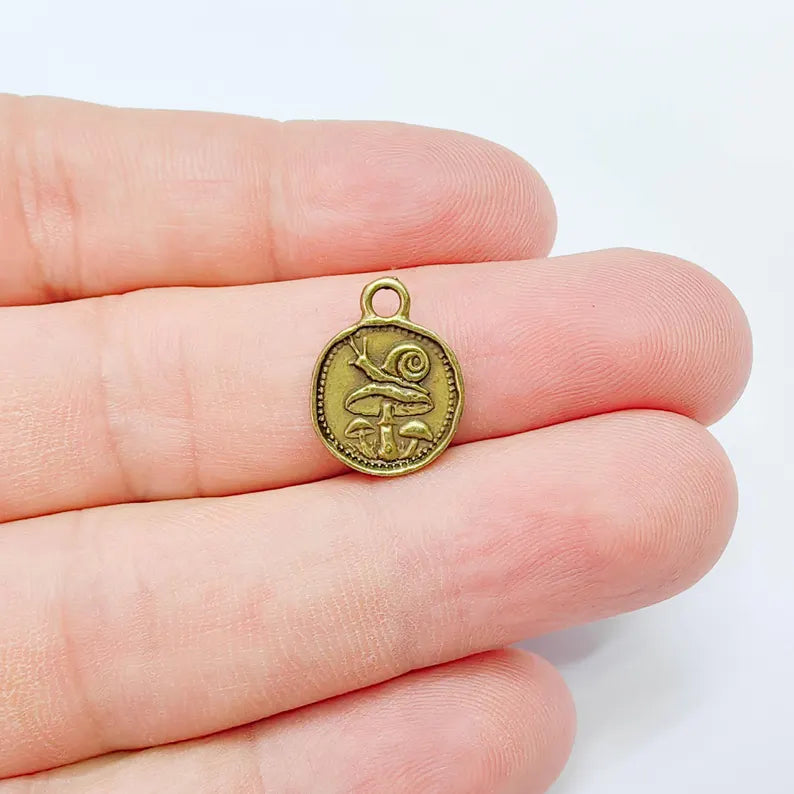 4 Mushroom and Snail Round Charm Pendant, Double Sided Nature, Antique Bronze Plated, 16x13mm, G38121 Bilal