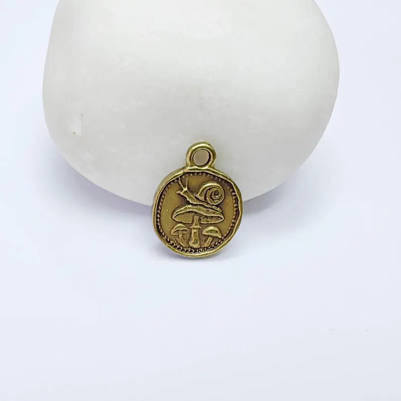 4 Mushroom and Snail Round Charm Pendant, Double Sided Nature, Antique Bronze Plated, 16x13mm, G38121 Bilal