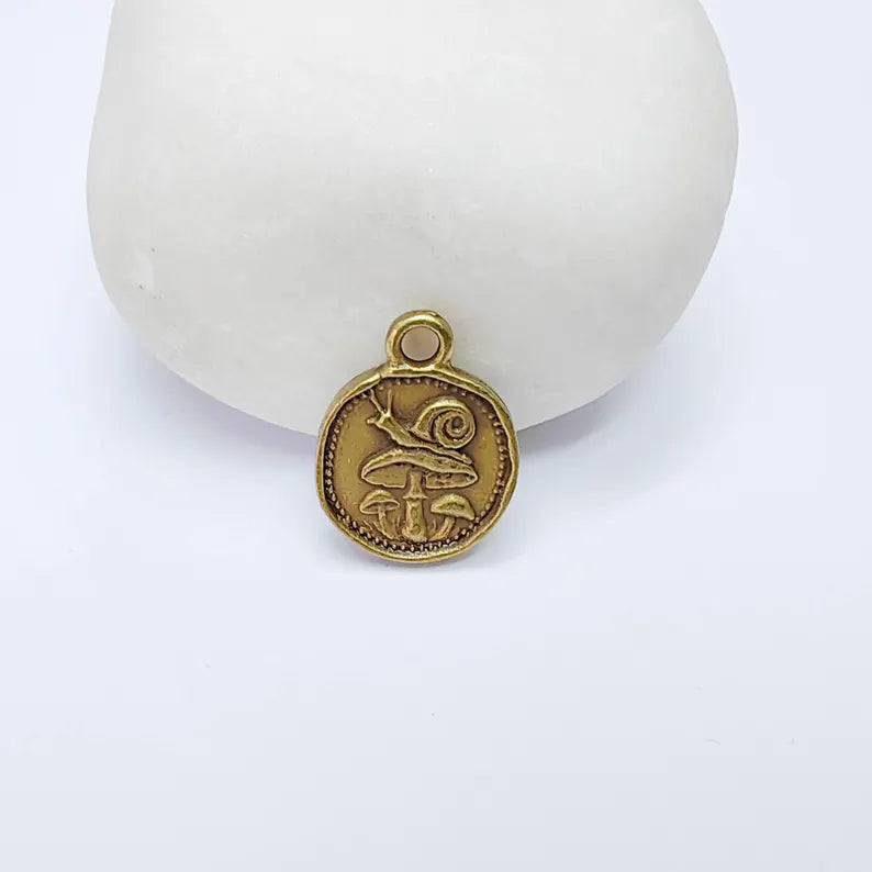 4 Mushroom and Snail Round Charm Pendant, Double Sided Nature, Antique Bronze Plated, 16x13mm, G38121 Bilal