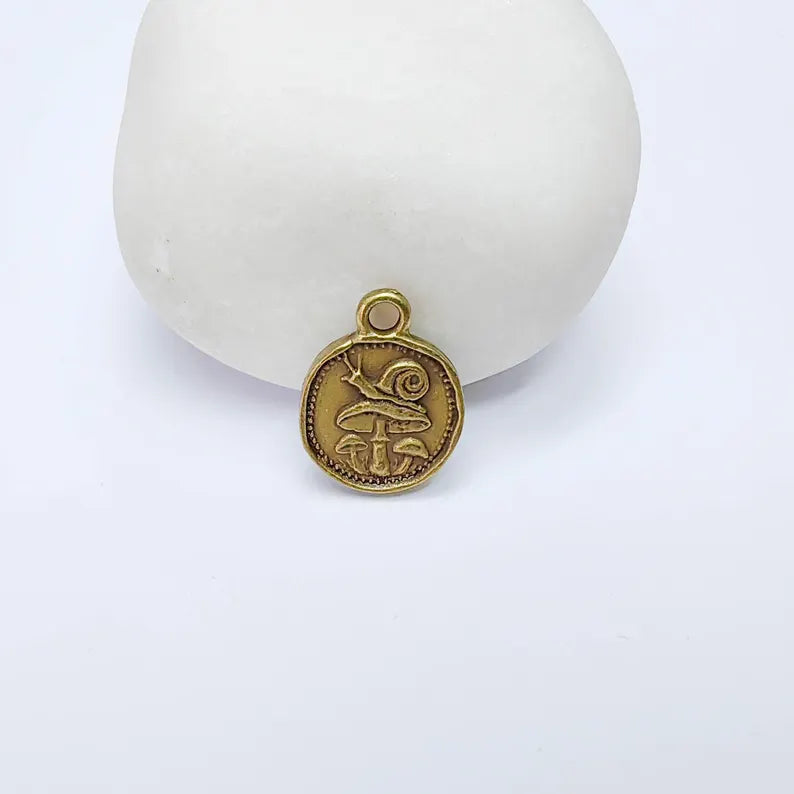 4 Mushroom and Snail Round Charm Pendant, Double Sided Nature, Antique Bronze Plated, 16x13mm, G38121 Bilal