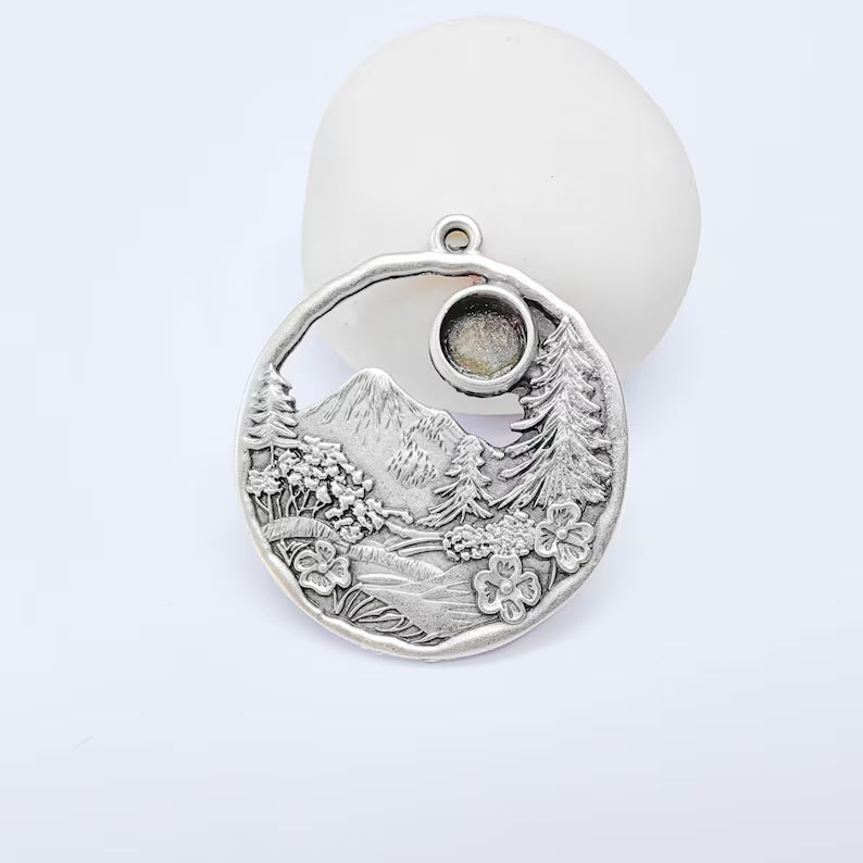 Mountain Forest Bezel Pendant, 8mm Round Setting, Antique Silver Zamac, 43x38mm, G38149