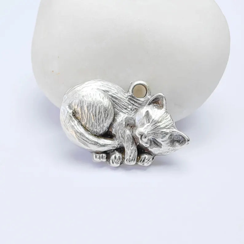 Sleeping Cat Charm Pendant, Curled Kitten Design, Antique Silver Plated, 26x18mm, G38152