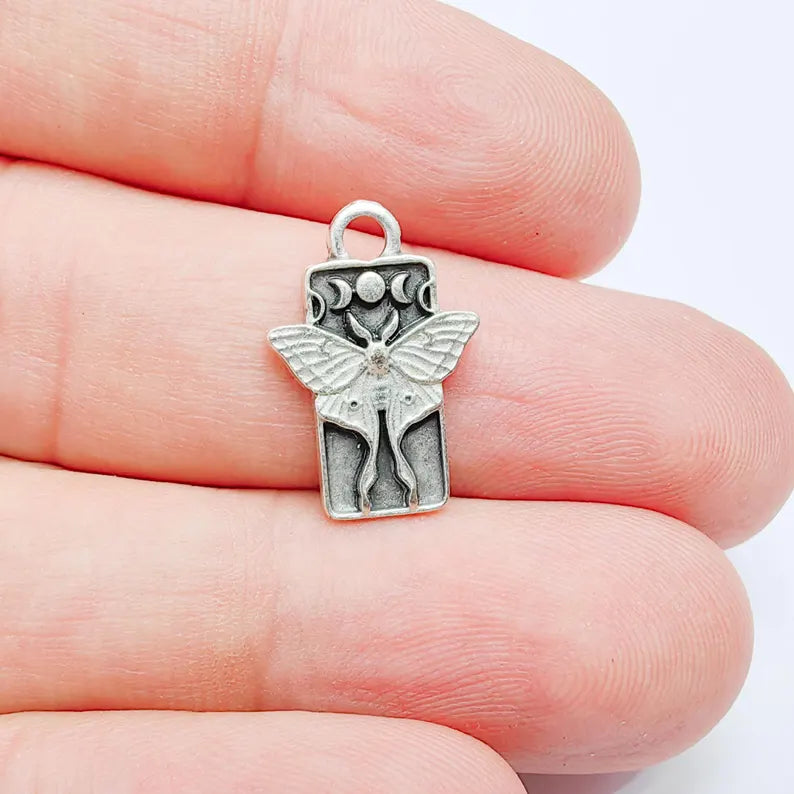 2 Luna Moth Charm Pendant, Moon Phase Design, Antique Silver Plated, 19x13mm, G38139