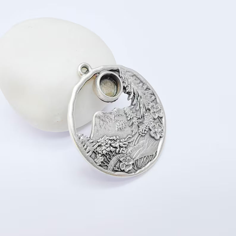 Mountain Forest Bezel Pendant, 8mm Round Setting, Antique Silver Zamac, 43x38mm, G38149