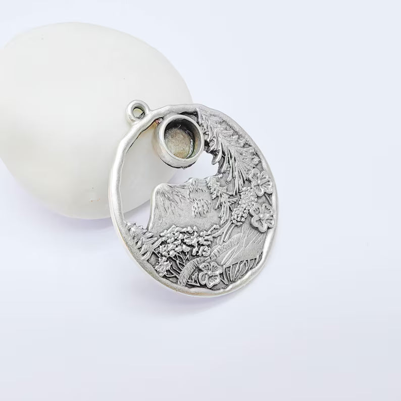 Mountain Forest Bezel Pendant, 8mm Round Setting, Antique Silver Zamac, 43x38mm, G38149