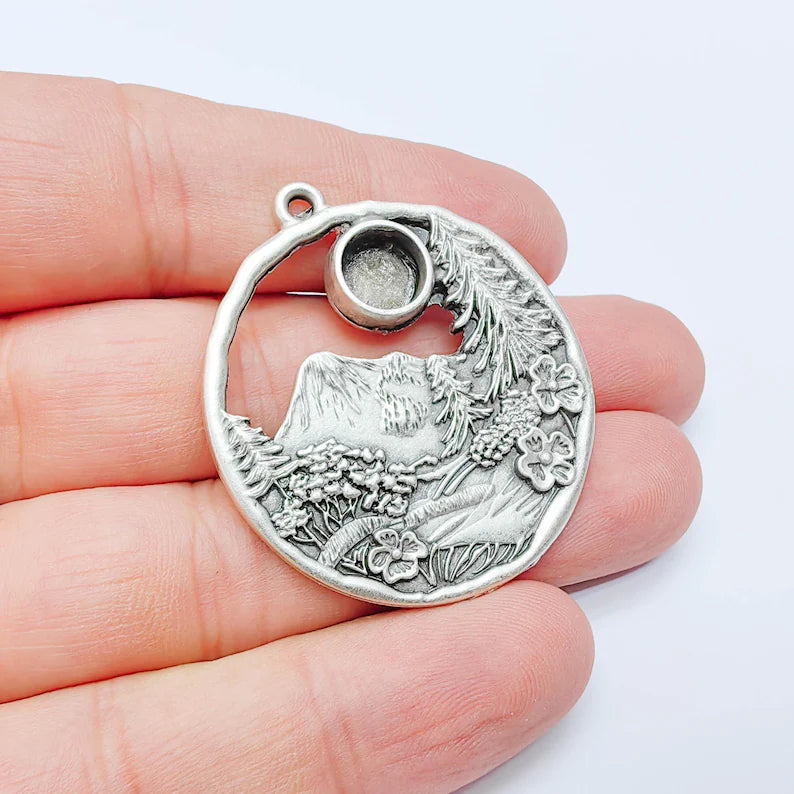 Mountain Forest Bezel Pendant, 8mm Round Setting, Antique Silver Zamac, 43x38mm, G38149