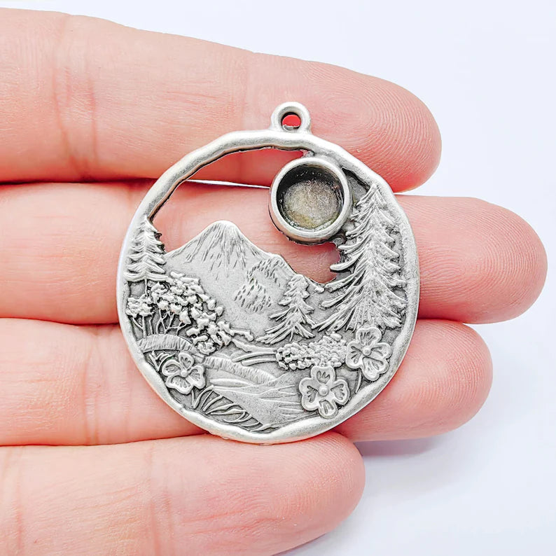 Mountain Forest Bezel Pendant, 8mm Round Setting, Antique Silver Zamac, 43x38mm, G38149