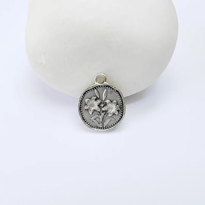 4 Lily Flower Charm Pendant, Double Sided Botanical Floral Design, 16x13mm, Antique Silver Plated G38164