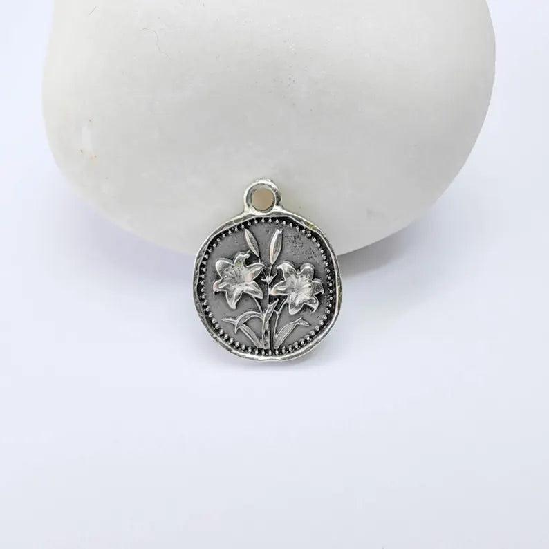 4 Lily Flower Charm Pendant, Double Sided Botanical Floral Design, 16x13mm, Antique Silver Plated G38164