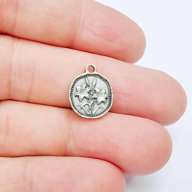 4 Lily Flower Charm Pendant, Double Sided Botanical Floral Design, 16x13mm, Antique Silver Plated G38164