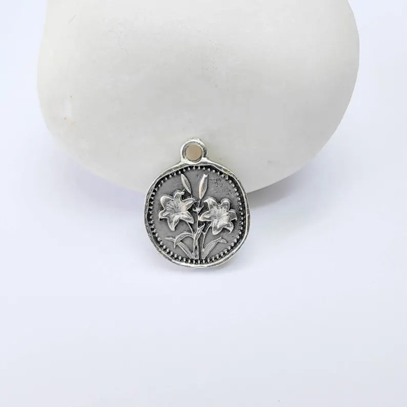 4 Lily Flower Charm Pendant, Double Sided Botanical Floral Design, 16x13mm, Antique Silver Plated G38164