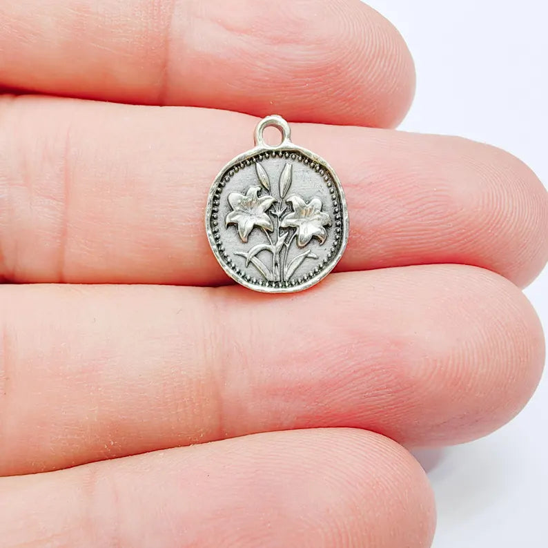 4 Lily Flower Charm Pendant, Double Sided Botanical Floral Design, 16x13mm, Antique Silver Plated G38164