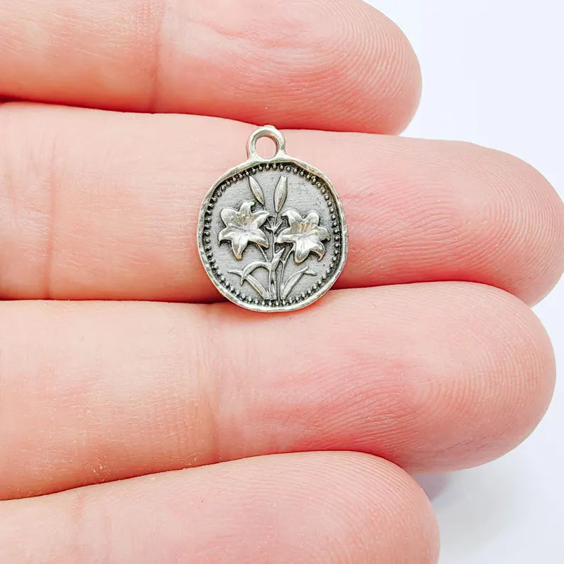 4 Lily Flower Charm Pendant, Double Sided Botanical Floral Design, 16x13mm, Antique Silver Plated G38164