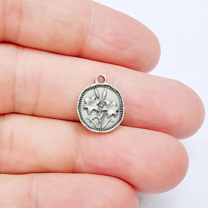 4 Lily Flower Charm Pendant, Double Sided Botanical Floral Design, 16x13mm, Antique Silver Plated G38164