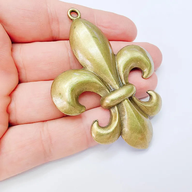 Large French Lily Pendant, Fleur de Lis Charm, Antique Bronze Plated, 81x59mm, G38190