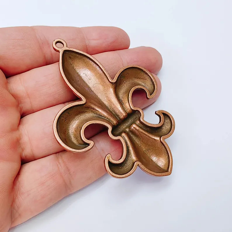 Large French Lily Pendant, Fleur de Lis Charm, Antique Copper Plated, 81x59mm, G38185