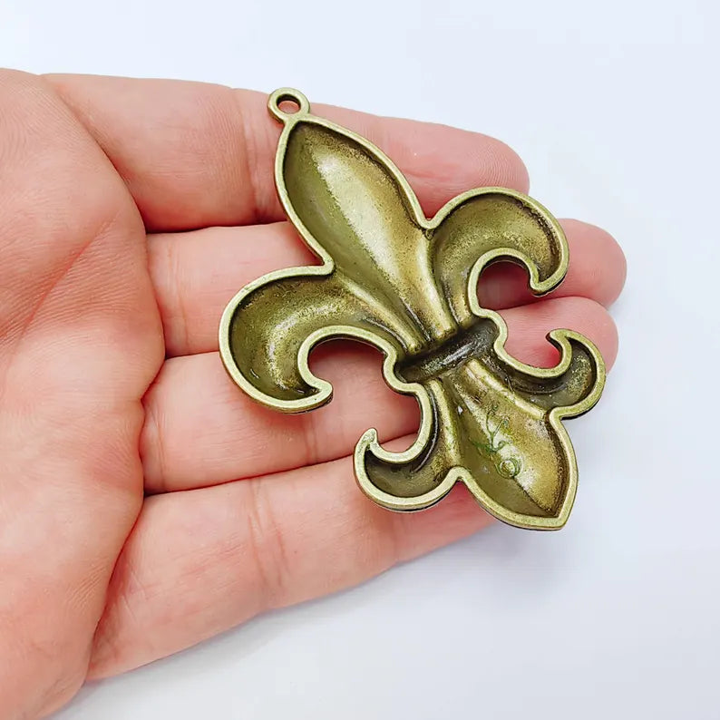 Large French Lily Pendant, Fleur de Lis Charm, Antique Bronze Plated, 81x59mm, G38190