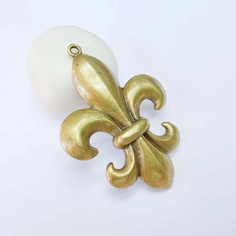 Large French Lily Pendant, Fleur de Lis Charm, Antique Bronze Plated, 81x59mm, G38190