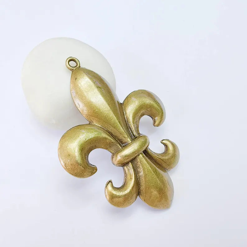 Large French Lily Pendant, Fleur de Lis Charm, Antique Bronze Plated, 81x59mm, G38190