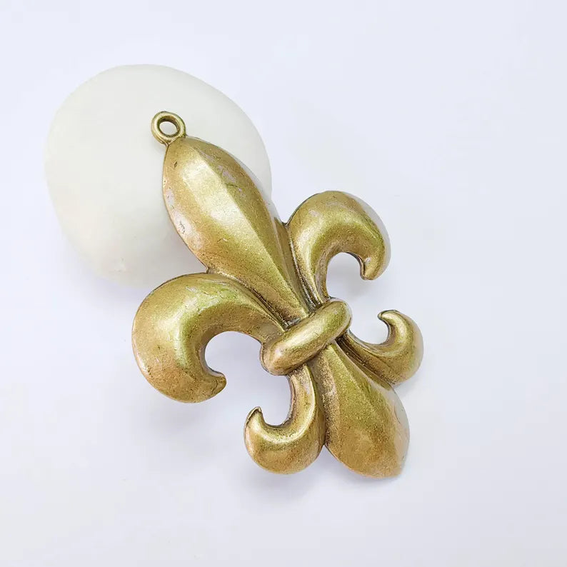 Large French Lily Pendant, Fleur de Lis Charm, Antique Bronze Plated, 81x59mm, G38190