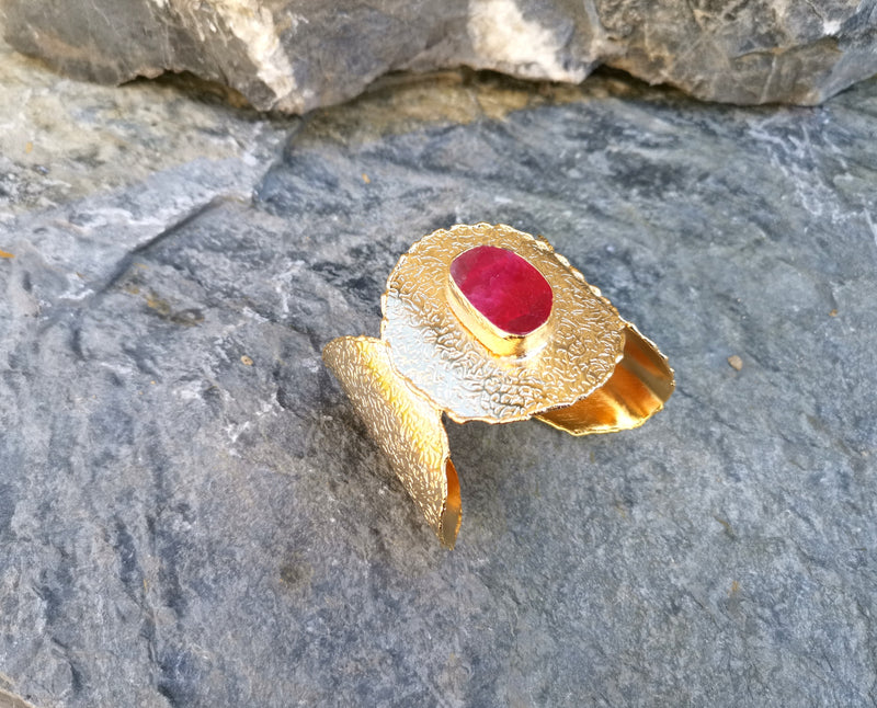 Gold Plated Brass Bracelet with Fuchsia Agate Gemstone Adjustable SR15