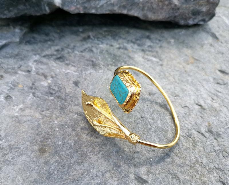 Flower Bracelet with Turquoise Gemstones Gold Plated Brass Adjustable SR44