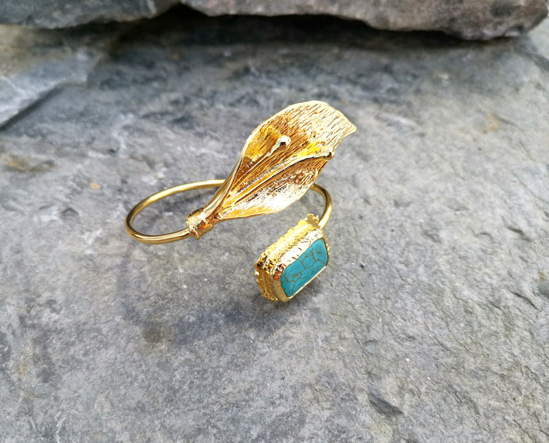 Flower Bracelet with Turquoise Gemstones Gold Plated Brass Adjustable SR44