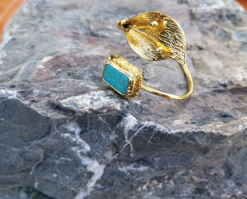 Flower Bracelet with Turquoise Gemstones Gold Plated Brass Adjustable SR44