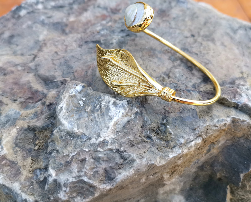 Flower Bracelet with Real Pearl Gold Plated Brass Adjustable SR48