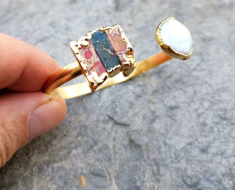 Bracelet with Colored Agate Gemstones and Real Pearl Gold Plated Brass Adjustable SR171