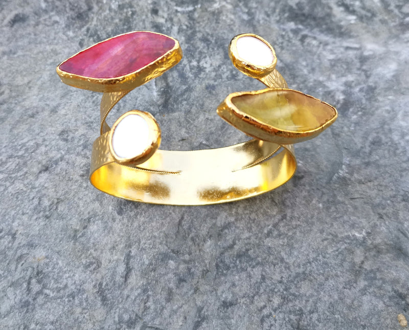 Bracelet with Colored Agate Gemstones and Real Pearls Gold Plated Brass Adjustable SR176