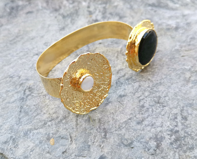 Bracelet with Black Gemstone and Real Pearl Gold Plated Brass Adjustable SR190