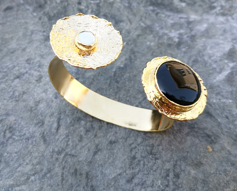 Bracelet with Black Gemstone and Real Pearl Gold Plated Brass Adjustable SR190