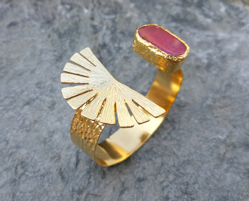 Bracelet with Fuchsia Agate Gemstone Gold Plated Brass Adjustable SR189