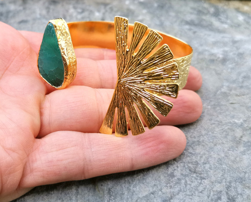 Bracelet with Green Agate Gemstone Gold Plated Brass Adjustable SR191