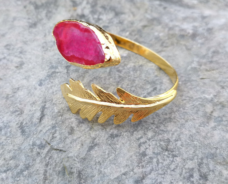 Bracelet with Fuchsia Agate Gemstone Gold Plated Brass Adjustable SR192