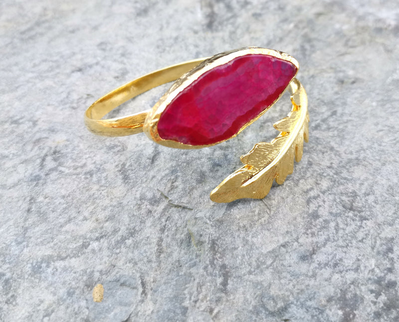 Bracelet with Fuchsia Agate Gemstone Gold Plated Brass Adjustable SR192