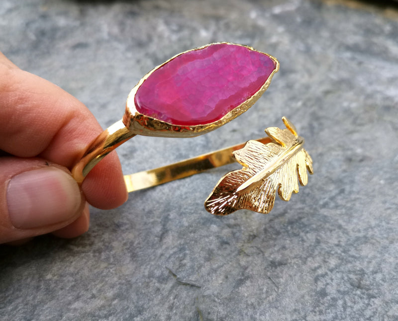 Bracelet with Fuchsia Agate Gemstone Gold Plated Brass Adjustable SR192