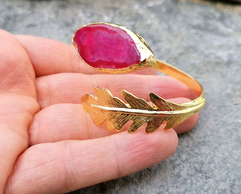 Bracelet with Fuchsia Agate Gemstone Gold Plated Brass Adjustable SR192