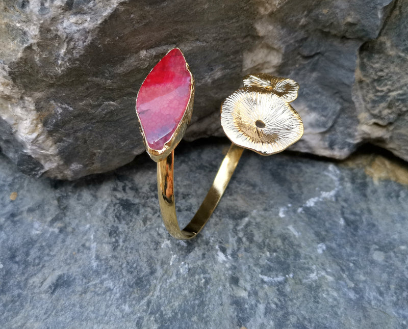 Flower Bracelet with Fuchsia Agate Gemstone Gold Plated Brass Adjustable SR194