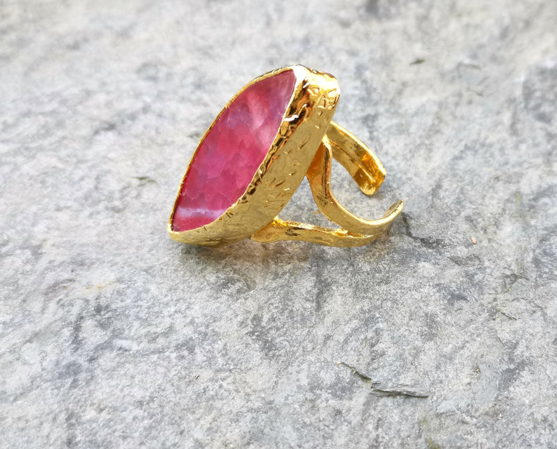 Ring with Fuchsia Agate Gemstone Gold Plated Brass Adjustable SR208