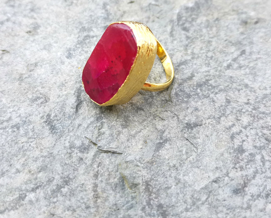 Ring with Fuchsia Agate Gemstone Gold Plated Brass Adjustable SR209