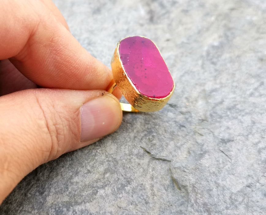 Ring with Fuchsia Agate Gemstone Gold Plated Brass Adjustable SR209