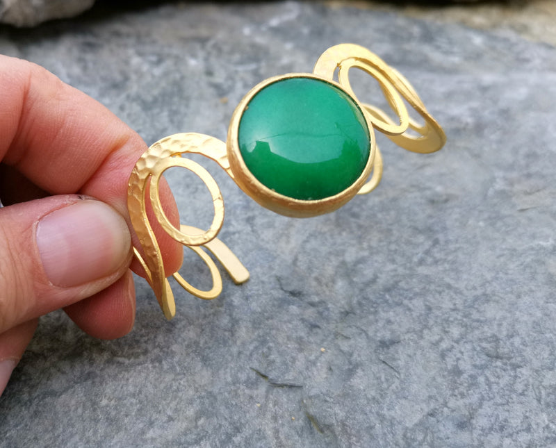 Bracelet with Green Stone Gold Plated Brass Adjustable SR226