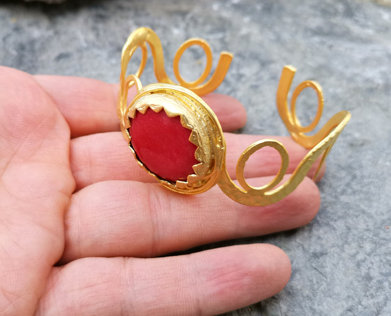 Bracelet with Dark Red Stone Gold Plated Brass Adjustable SR235