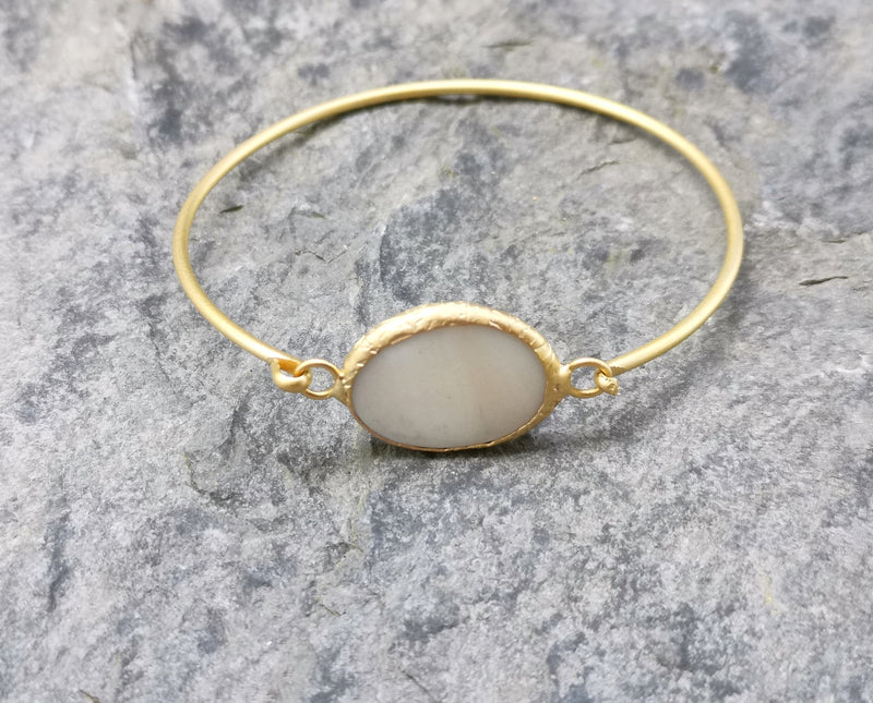 Wire Bracelet with Oval Real Pearl Gold Plated Brass SR372