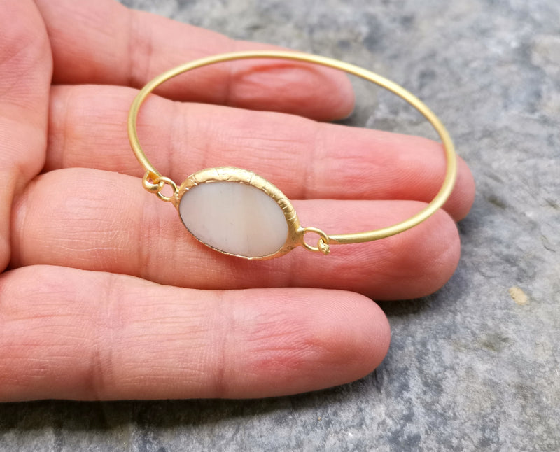 Wire Bracelet with Oval Real Pearl Gold Plated Brass SR372