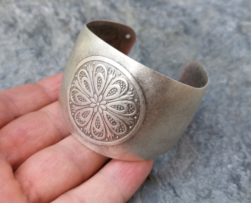 Flower Motif Bracelet Antique Silver plated Metal Adjustable SR558