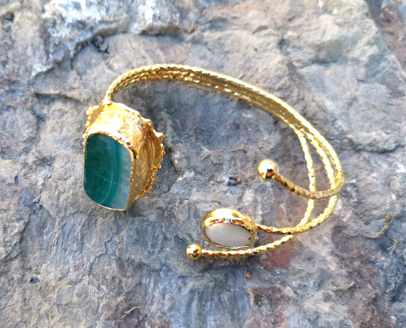 Gold Plated Brass Bracelet with Green Agate Gemstone and pearl Adjustable SR2
